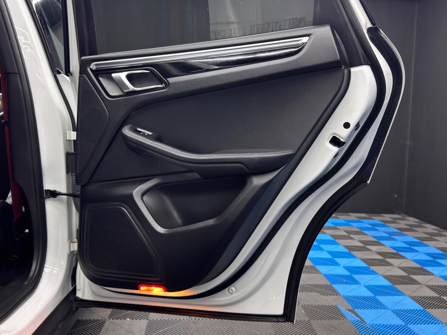 Used Porsche Macan 2017 for sale - 77484034: Photo 46