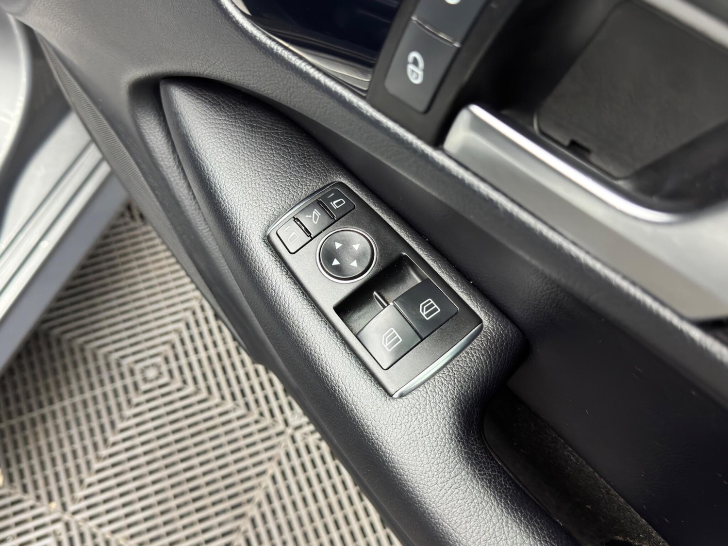 Used Mercedes-Benz C-Class 2013 for sale - 76099481: Photo 35