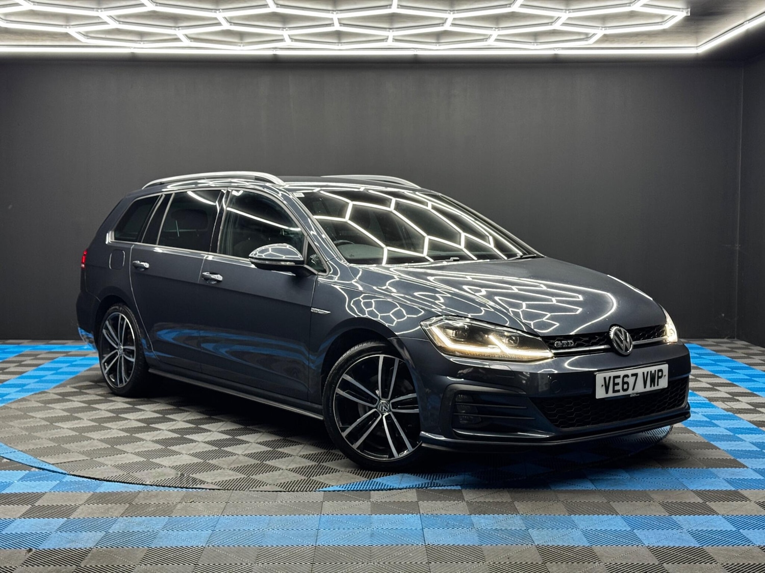 Used Volkswagen Golf 2018 for sale - 76832623: Photo 1