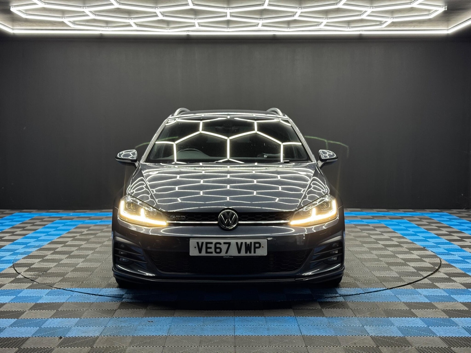 Used Volkswagen Golf 2018 for sale - 76832623: Photo 2