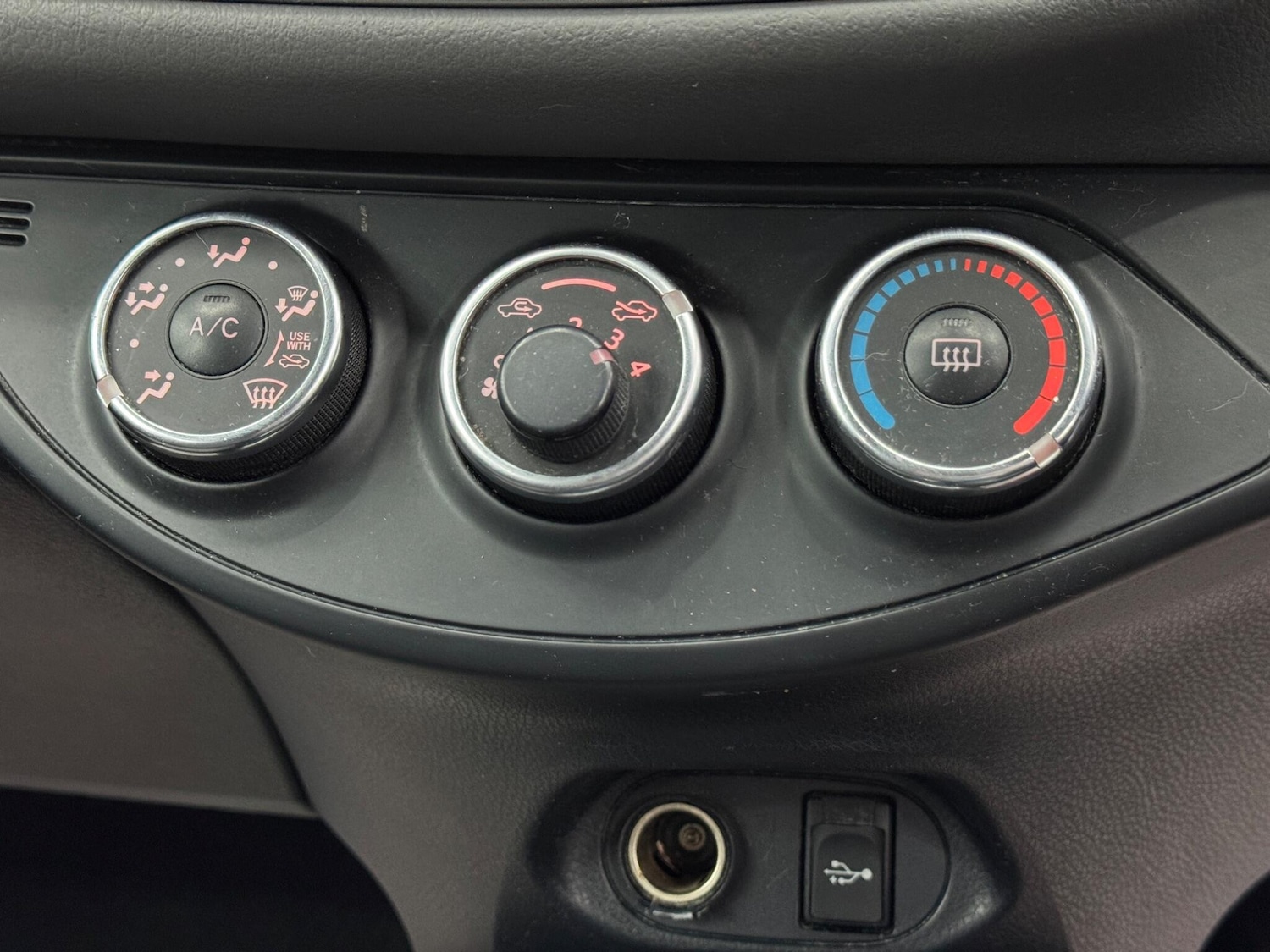 Used Toyota Yaris 2015 for sale - 77412182: Photo 25