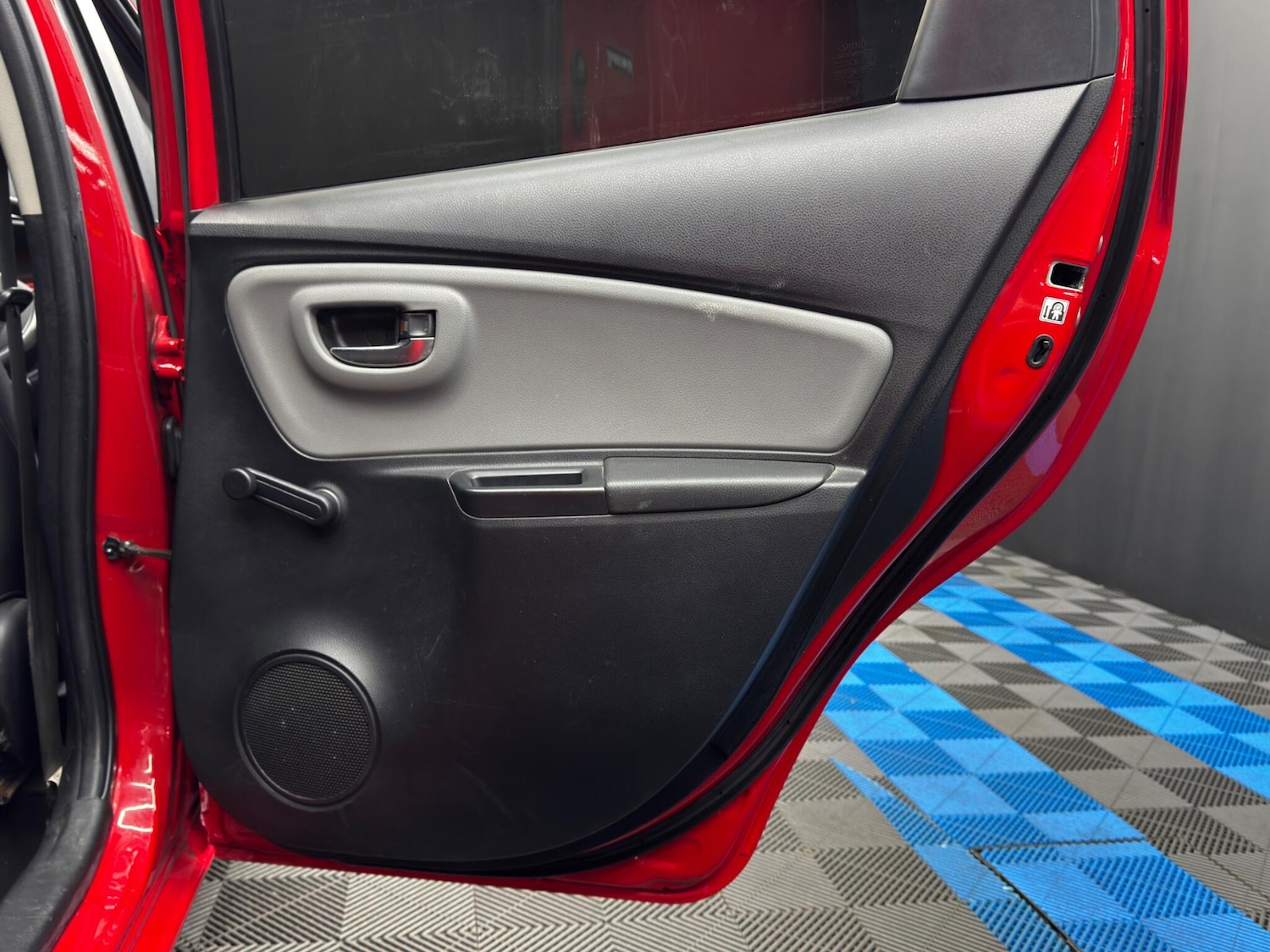 Used Toyota Yaris 2015 for sale - 77412182: Photo 33