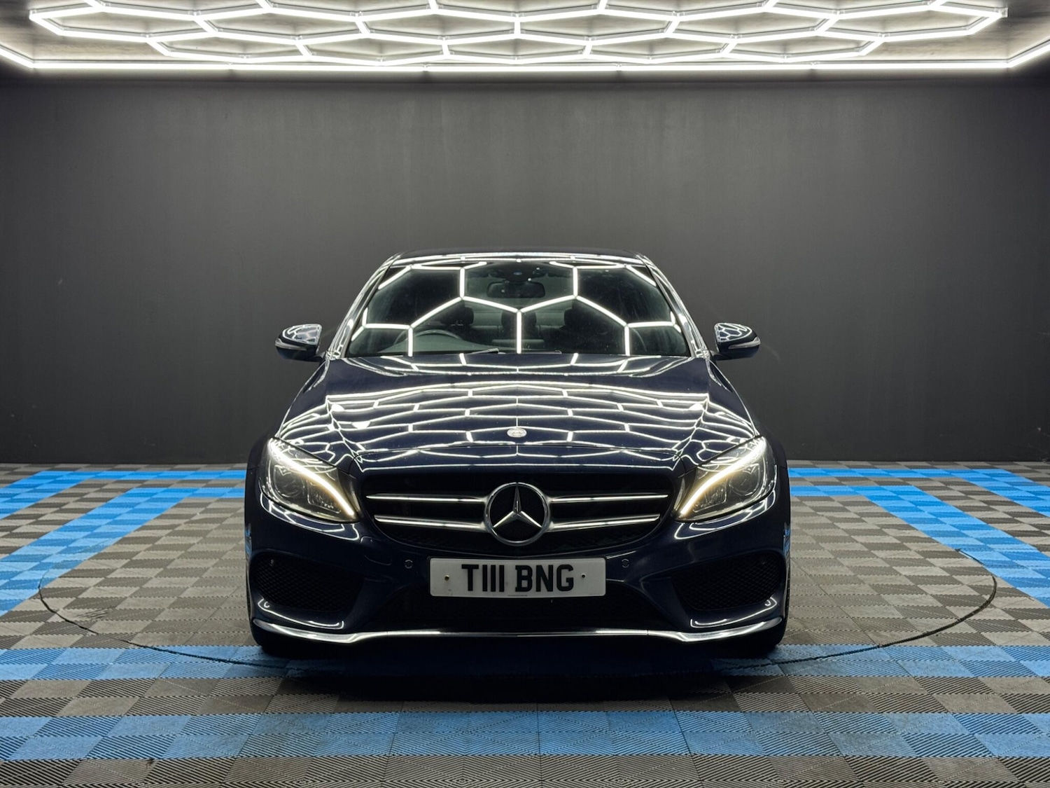 Used Aston Martin Vantage 2015 for sale - 77279313: Photo 2