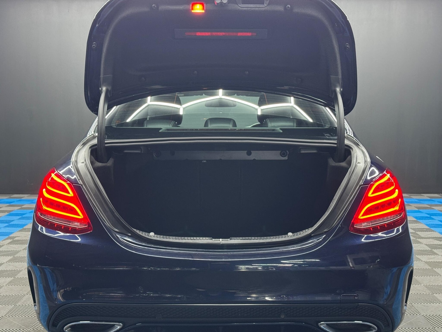 Used Aston Martin Vantage 2015 for sale - 77279313: Photo 36