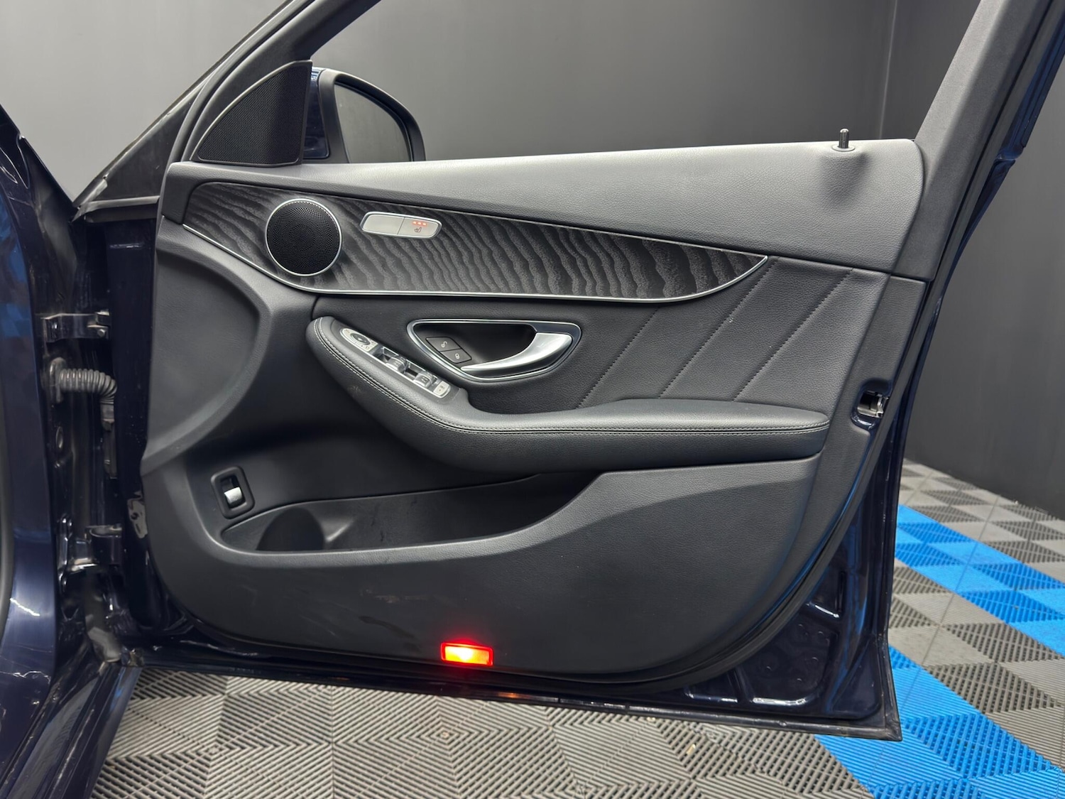 Used Aston Martin Vantage 2015 for sale - 77279313: Photo 37