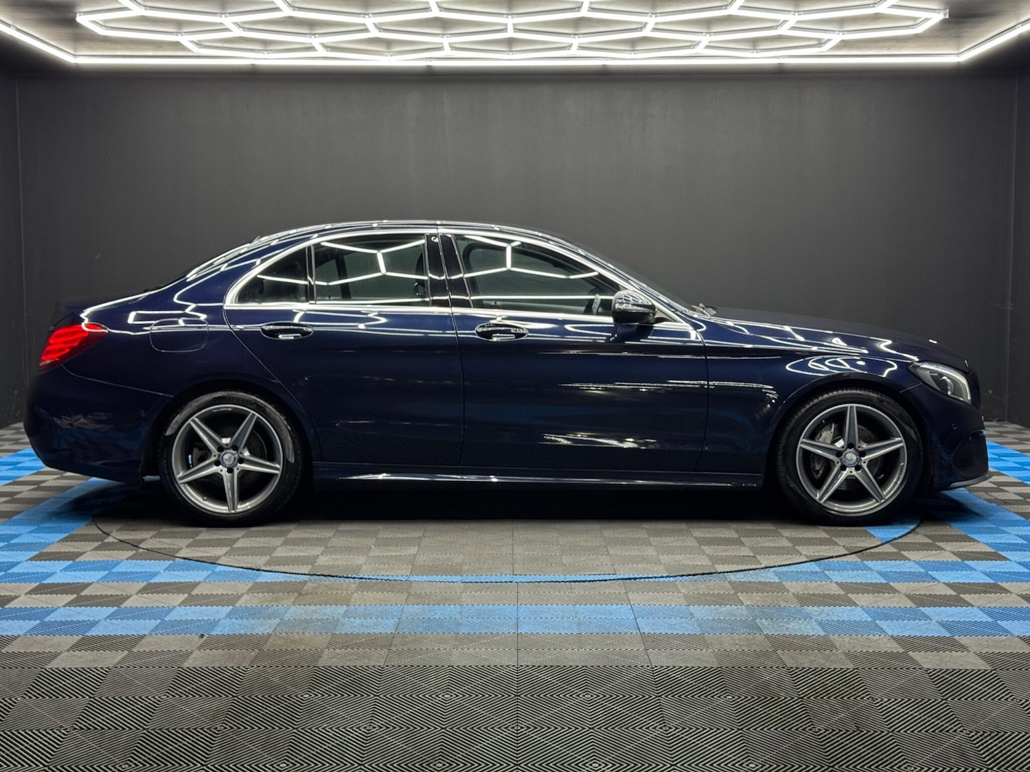 Used Aston Martin Vantage 2015 for sale - 77279313: Photo 4