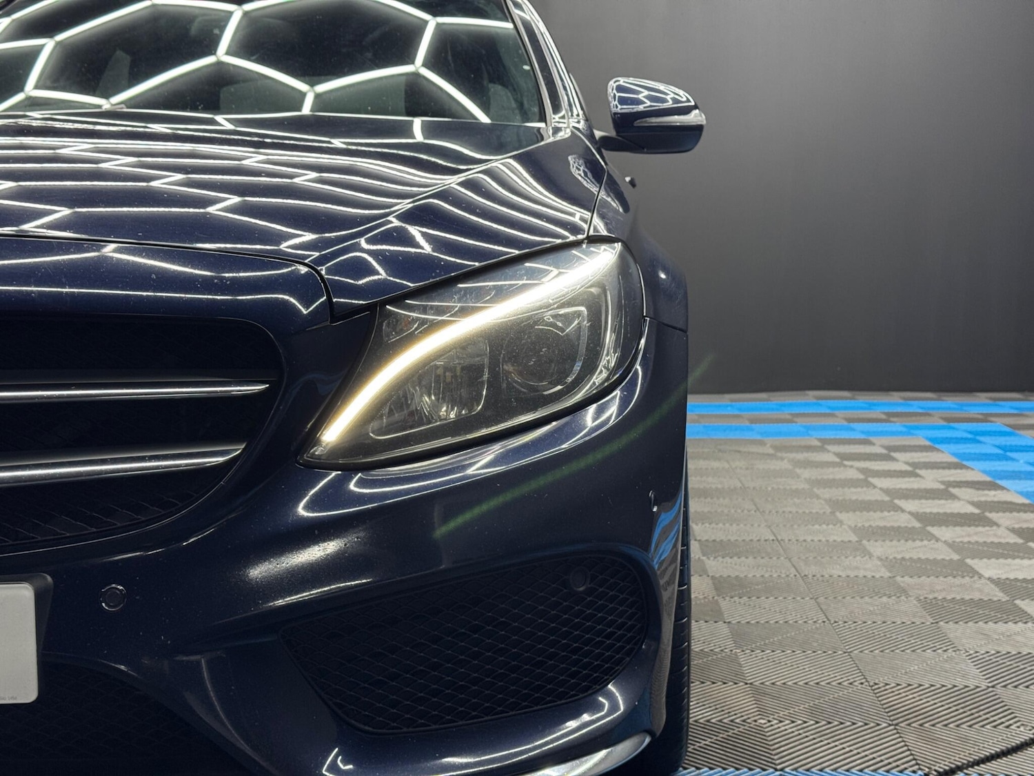 Used Aston Martin Vantage 2015 for sale - 77279313: Photo 43