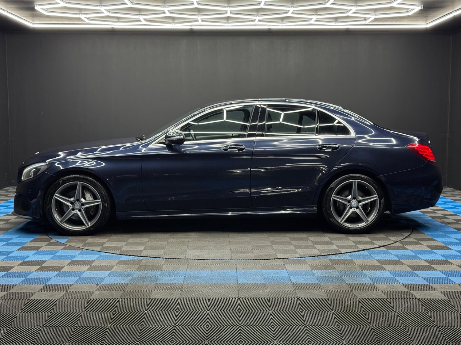 Used Aston Martin Vantage 2015 for sale - 77279313: Photo 8