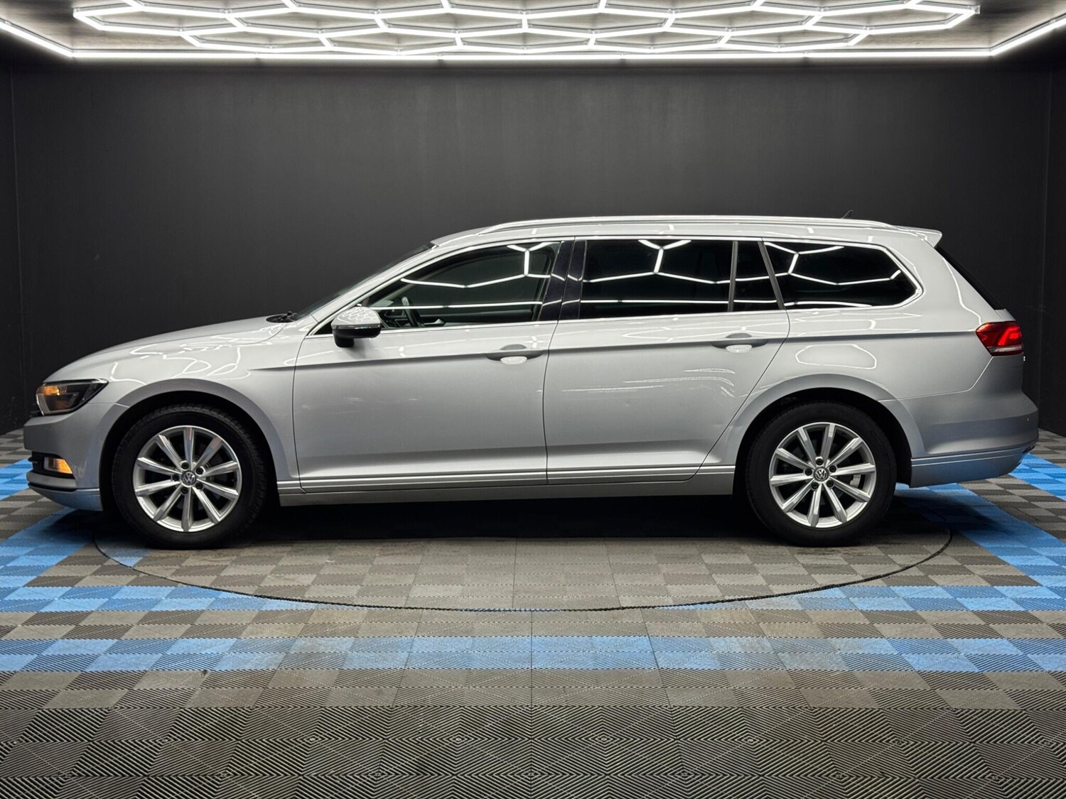Used Volkswagen Passat for sale - 77585725: Photo 8