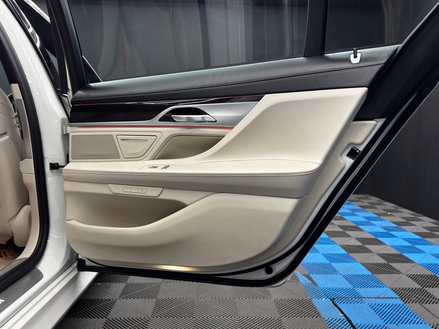 Used BMW 7 Series for sale - 78136270: Photo 49