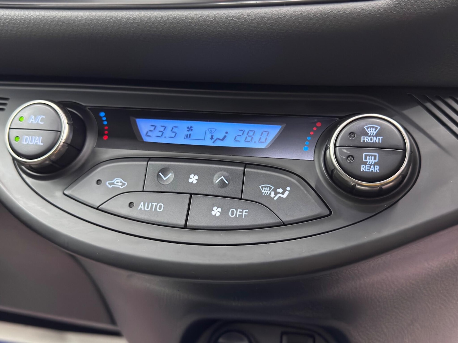 Used Toyota Yaris 2015 for sale - 76440451: Photo 27