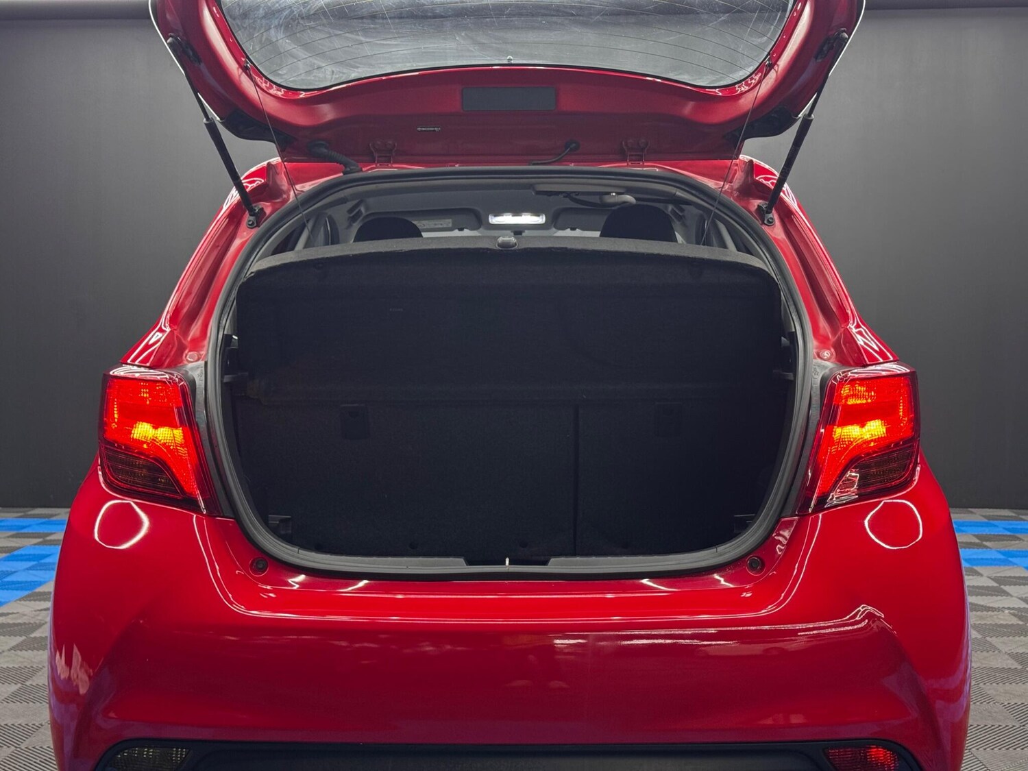 Used Toyota Yaris 2015 for sale - 76440451: Photo 34