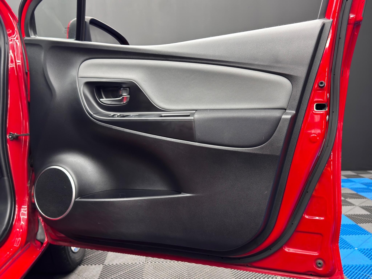 Used Toyota Yaris 2015 for sale - 76440451: Photo 35