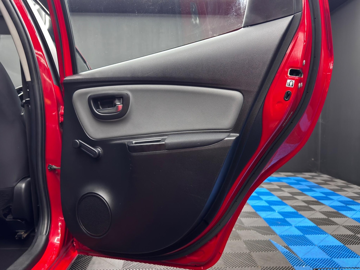 Used Toyota Yaris 2015 for sale - 76440451: Photo 37