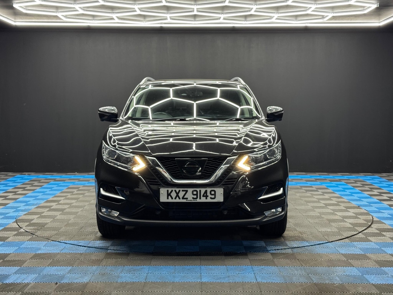 Used Nissan Qashqai 2017 for sale - 77939830: Photo 2