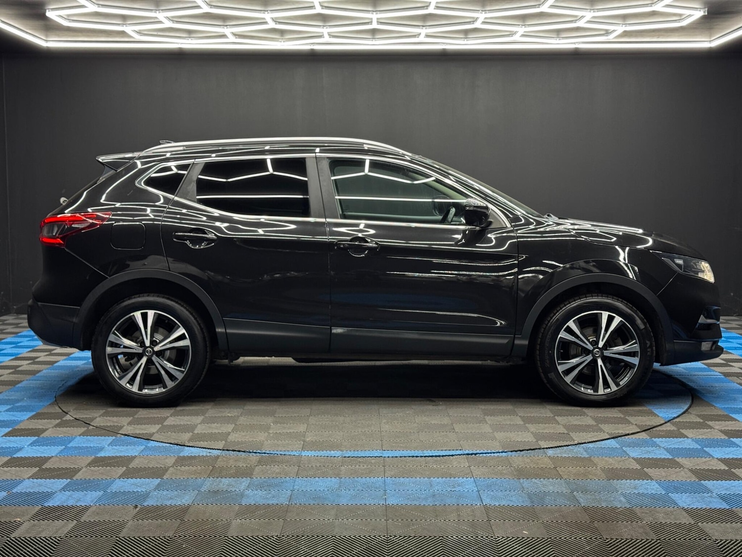 Used Nissan Qashqai 2017 for sale - 77939830: Photo 4