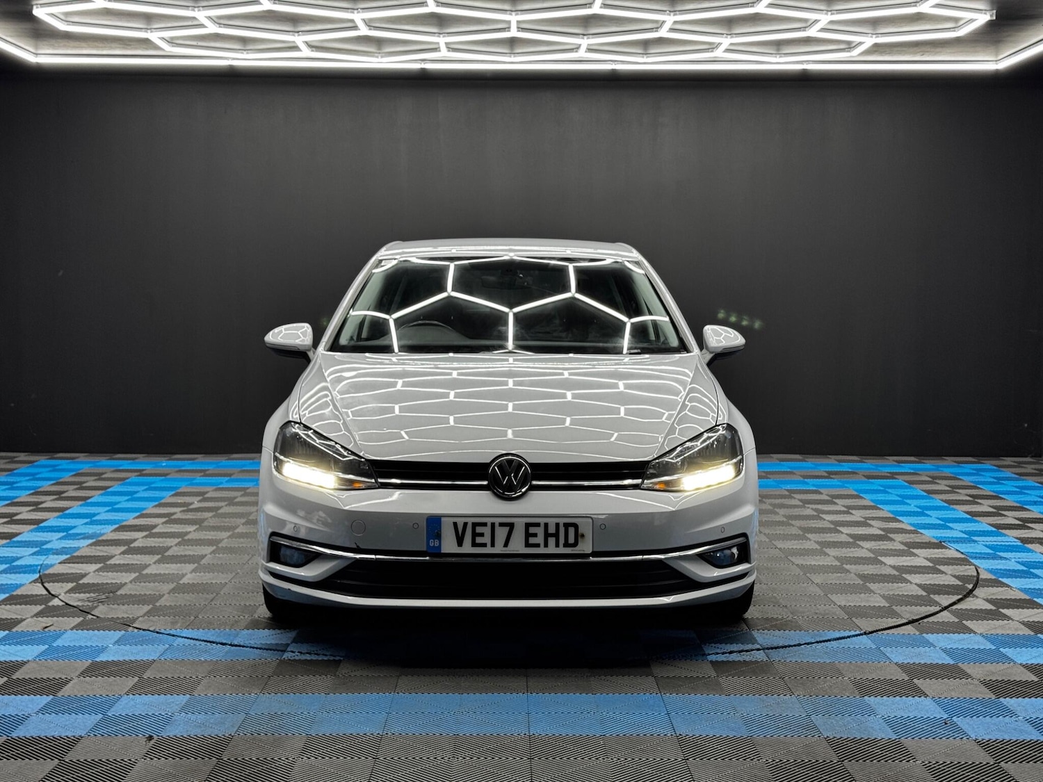 Used Volkswagen Golf 2017 for sale - 76866313: Photo 2