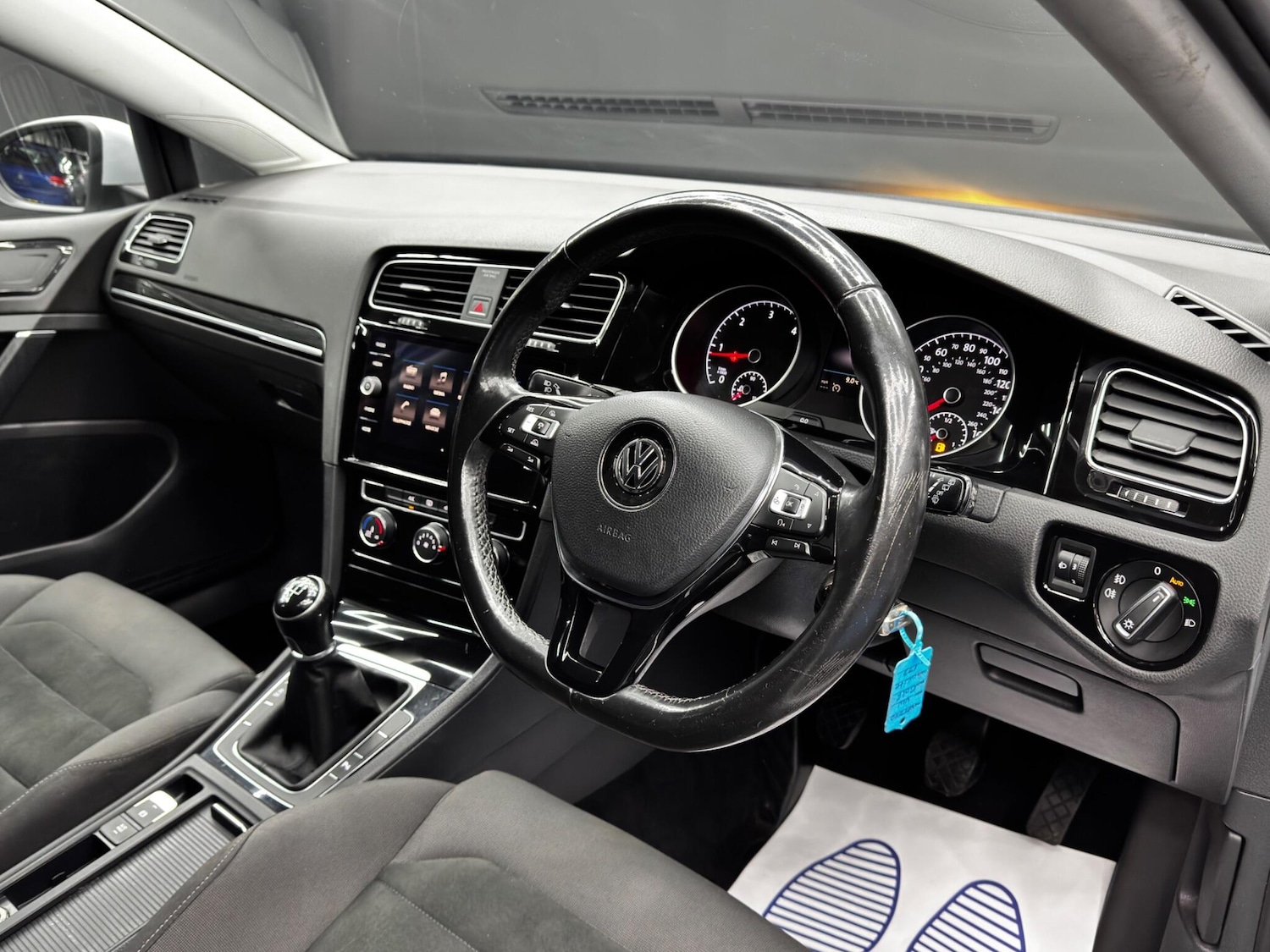 Used Volkswagen Golf 2017 for sale - 76866313: Photo 9