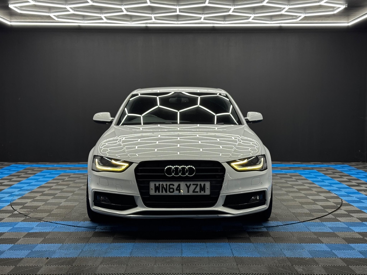 Used Audi A4 2014 for sale - 76658537: Photo 2