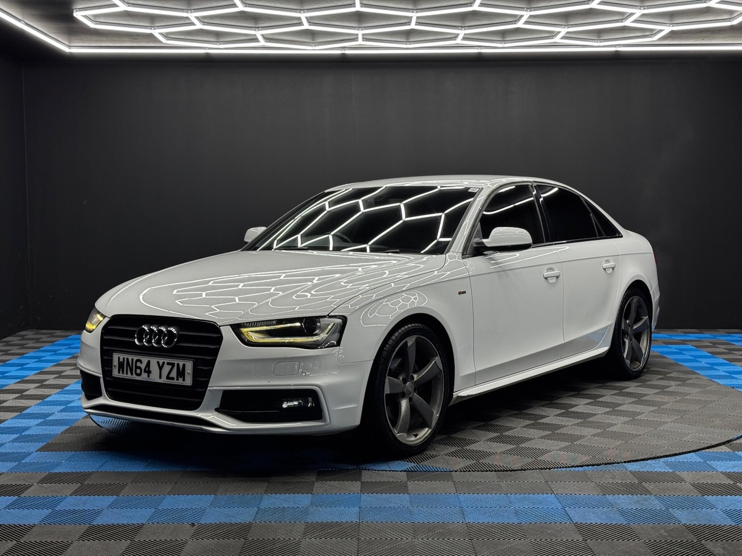 Used Audi A4 2014 for sale - 76658537: Photo 3