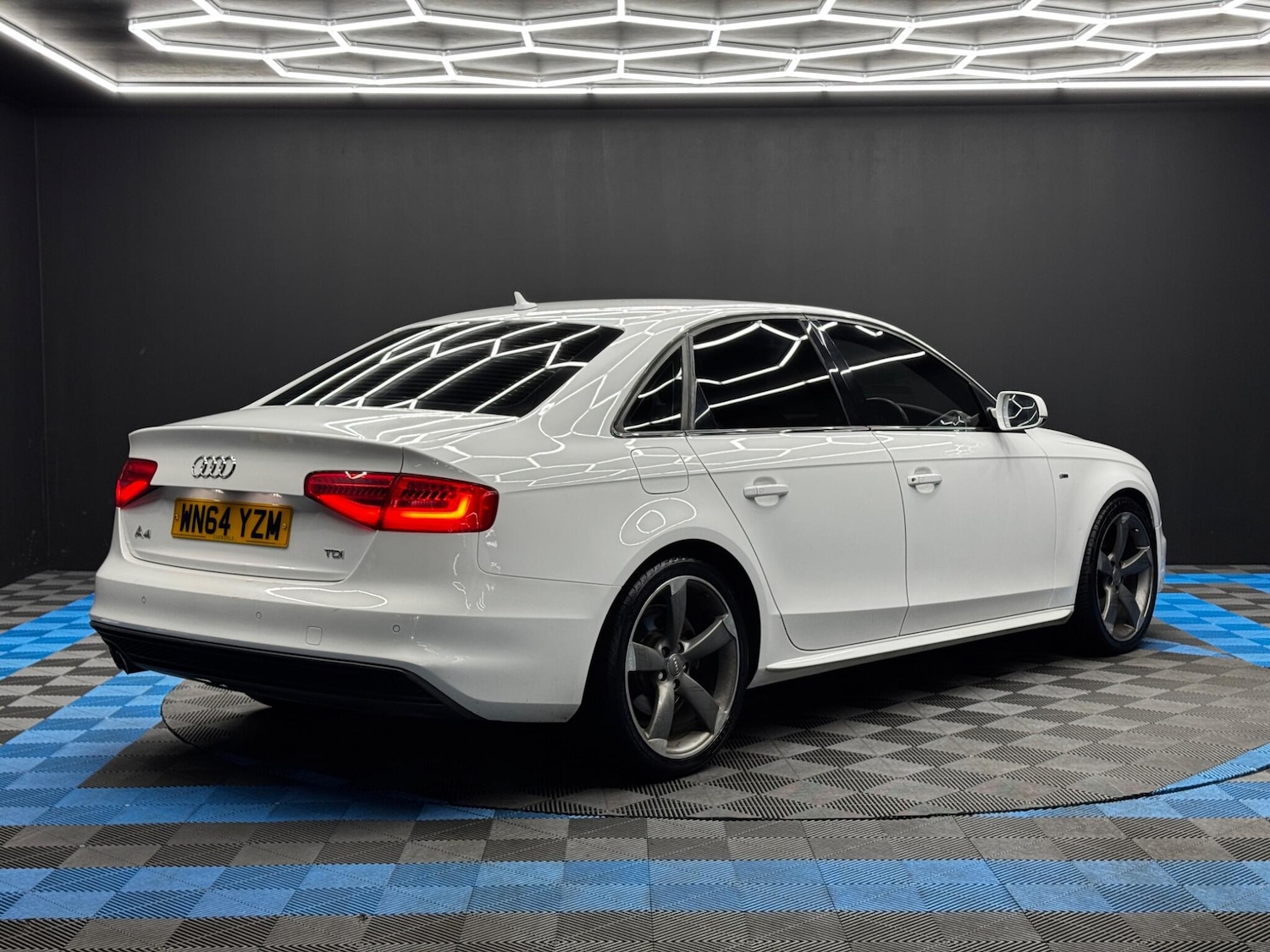 Used Audi A4 2014 for sale - 76658537: Photo 5