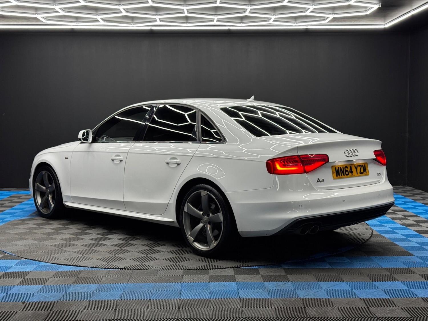 Used Audi A4 2014 for sale - 76658537: Photo 7