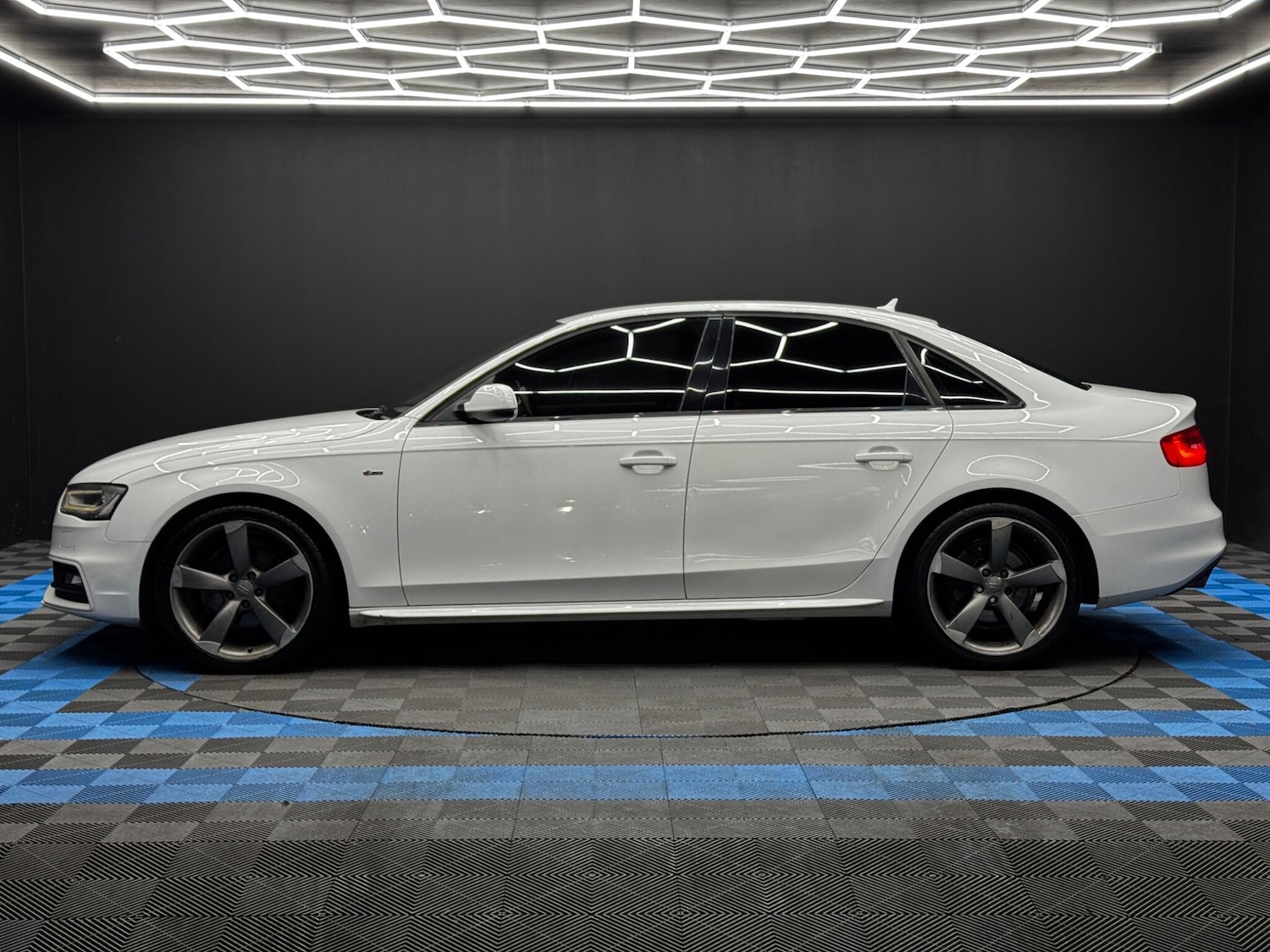 Used Audi A4 2014 for sale - 76658537: Photo 8