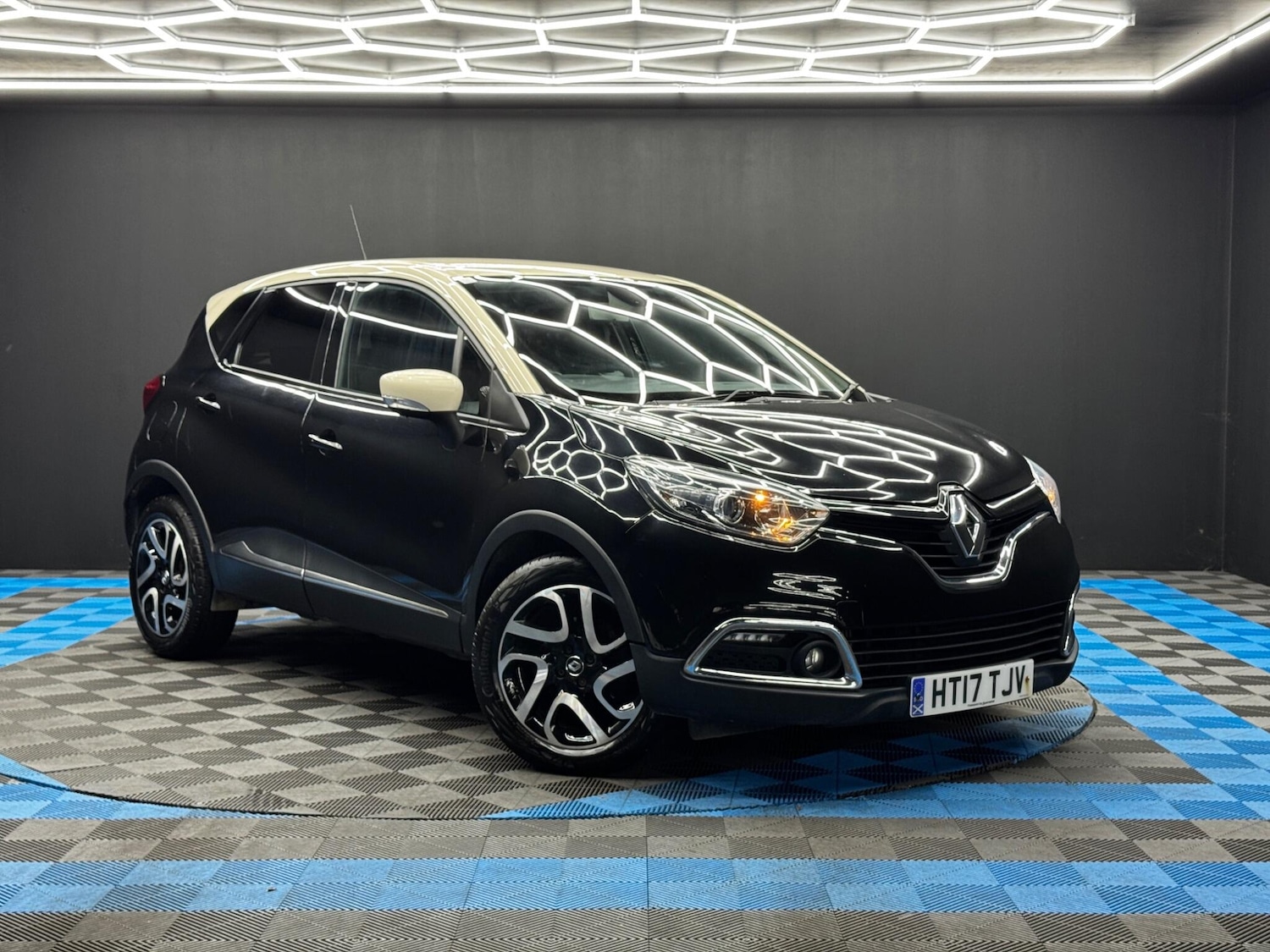 Used Renault Captur 2017 for sale - 76561529: Photo 1