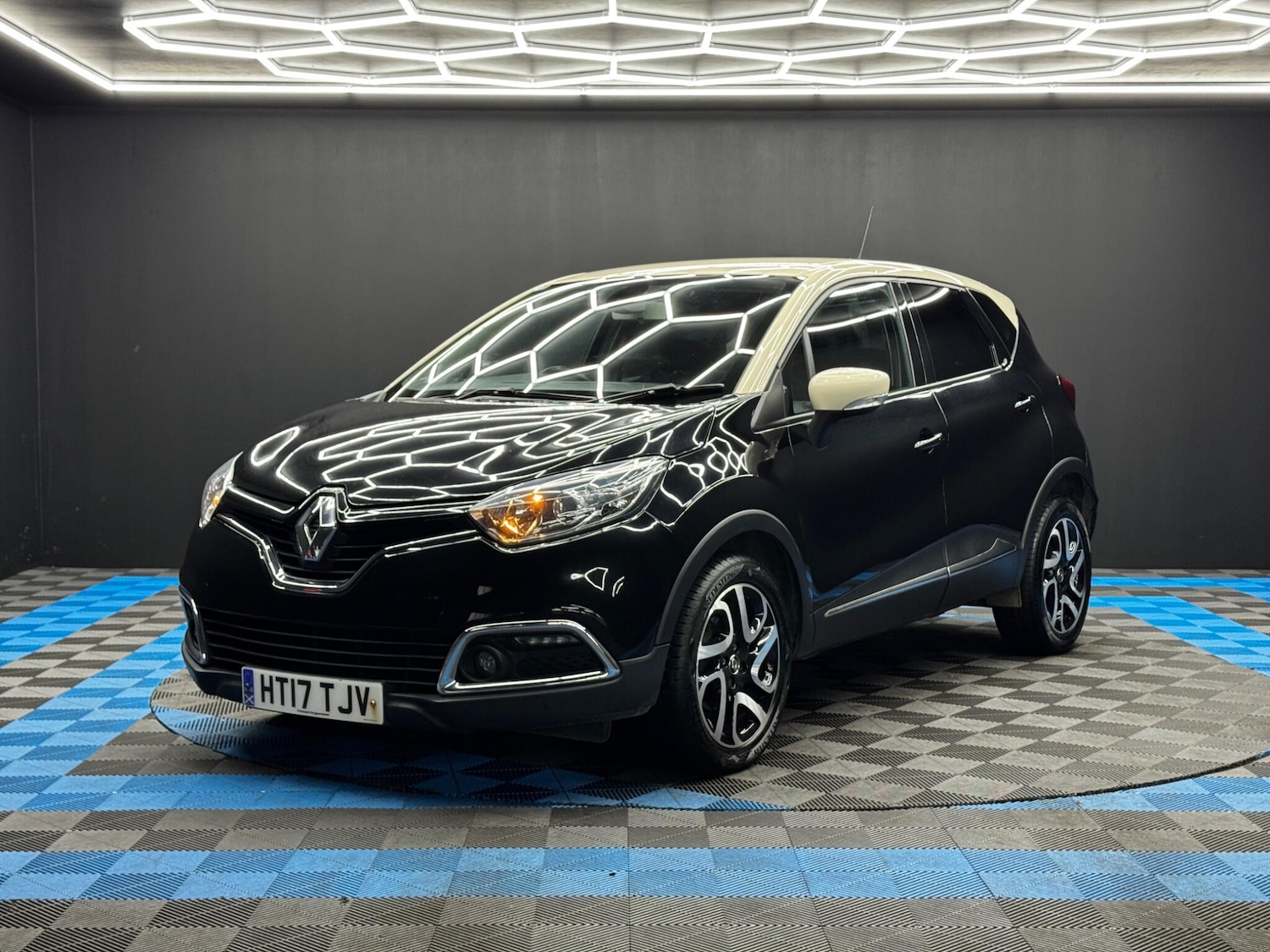 Used Renault Captur 2017 for sale - 76561529: Photo 3