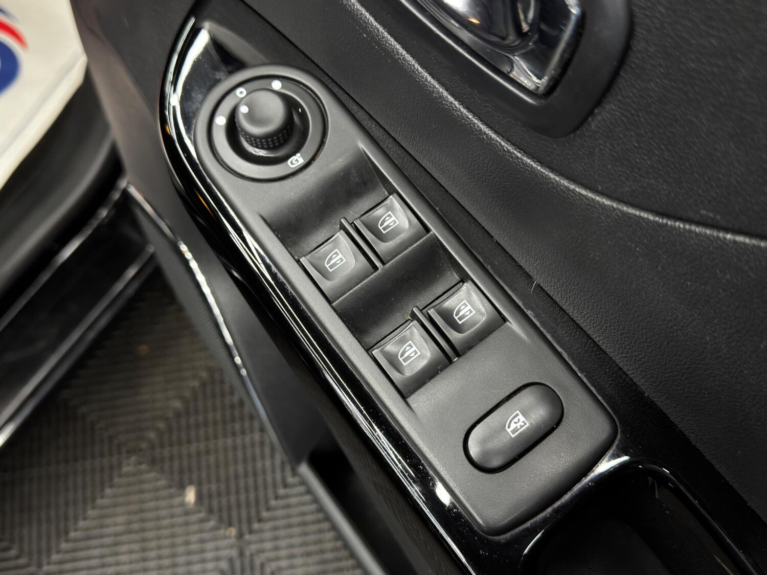 Used Renault Captur 2017 for sale - 76561529: Photo 35