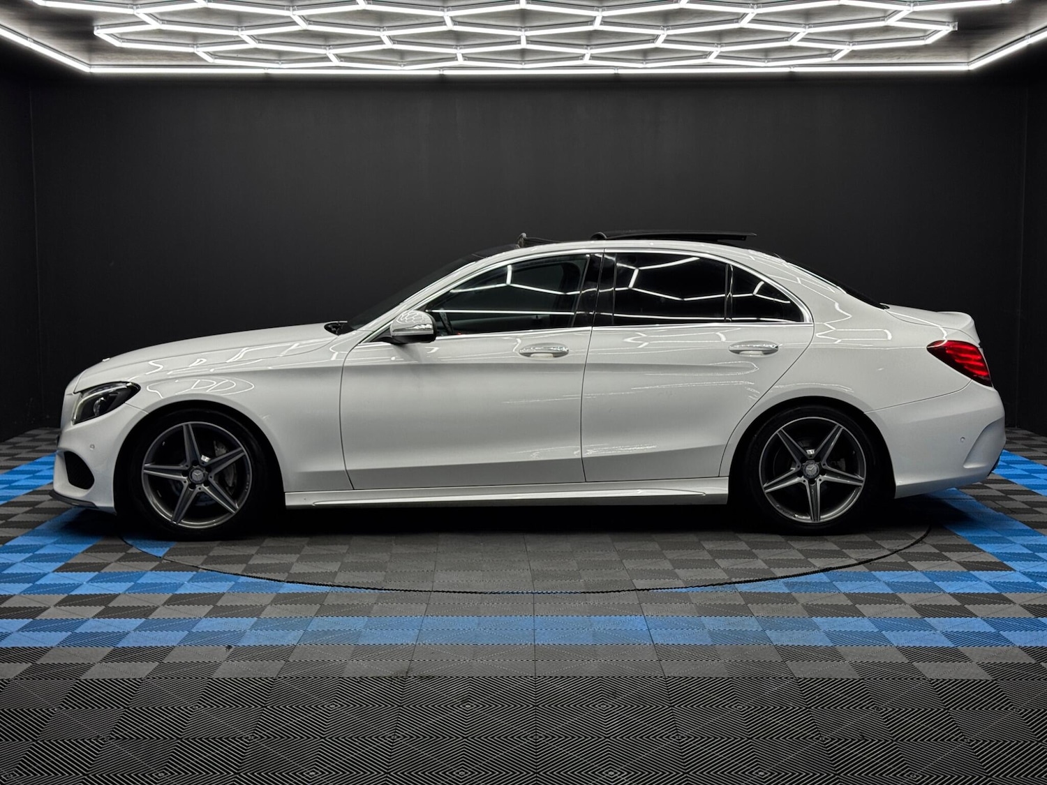 Used Mercedes-Benz C Class 2015 for sale - 77067312: Photo 8