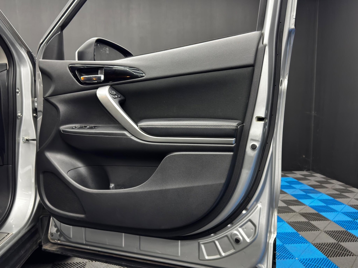 Used Mitsubishi Eclipse Cross 2018 for sale - 76781234: Photo 40