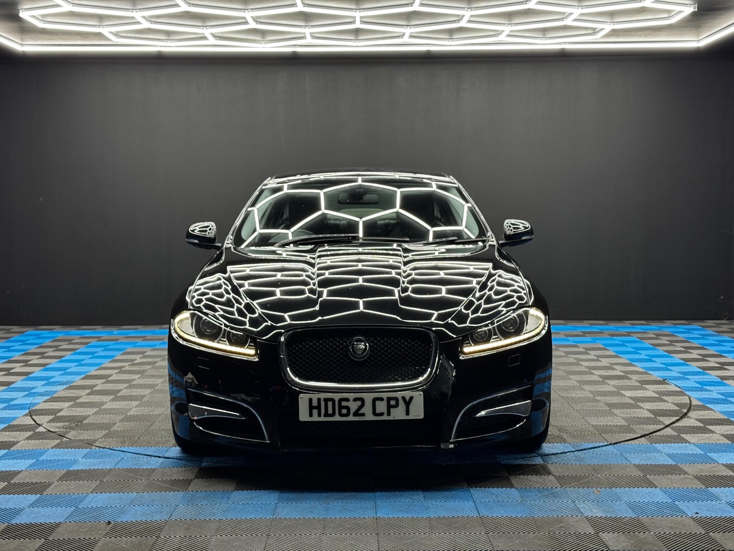 Used Jaguar XF 2013 for sale - 76953247: Photo 2