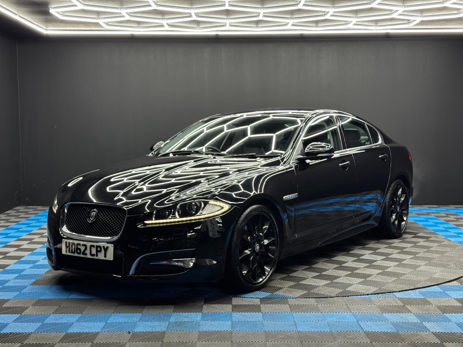 Used Jaguar XF 2013 for sale - 76953247: Photo 3