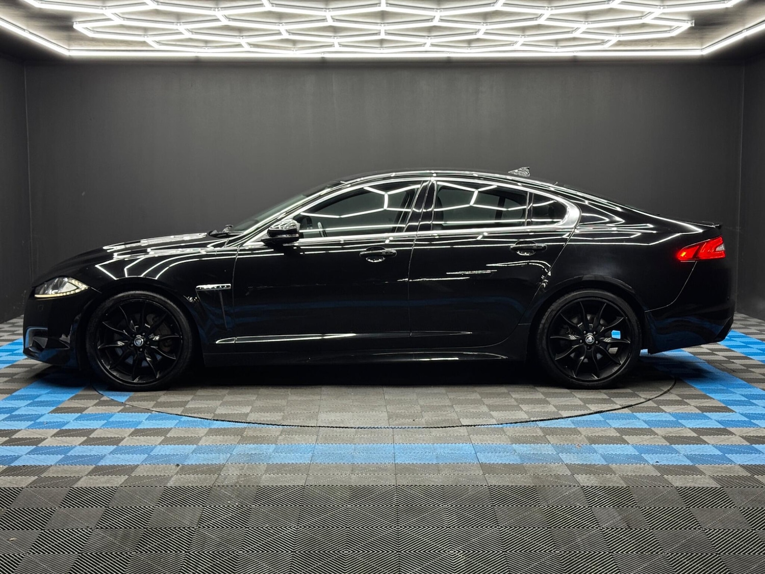 Used Jaguar XF 2013 for sale - 76953247: Photo 8