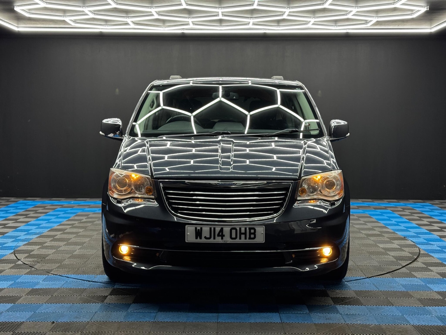 Used Chrysler Grand Voyager 2014 for sale - 77305243: Photo 2