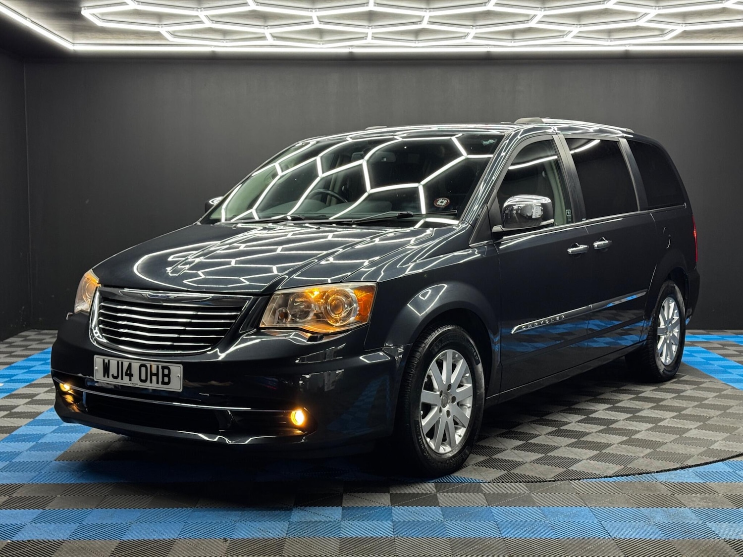 Used Chrysler Grand Voyager 2014 for sale - 77305243: Photo 3