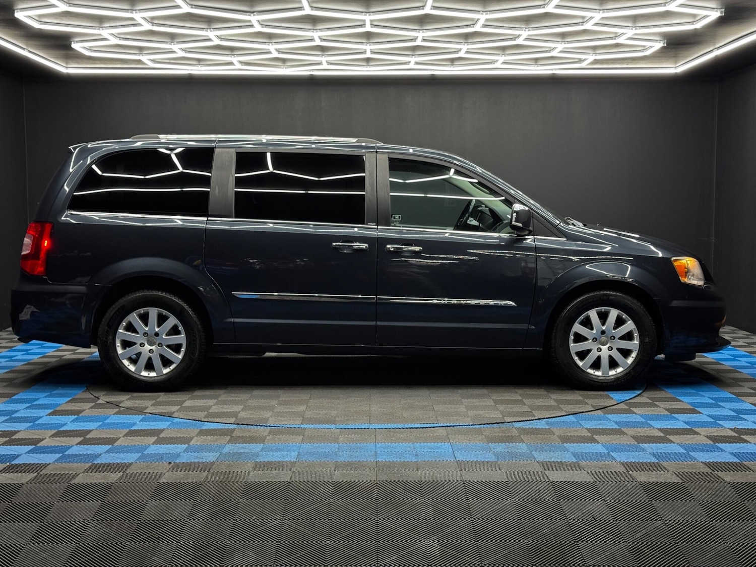 Used Chrysler Grand Voyager 2014 for sale - 77305243: Photo 4