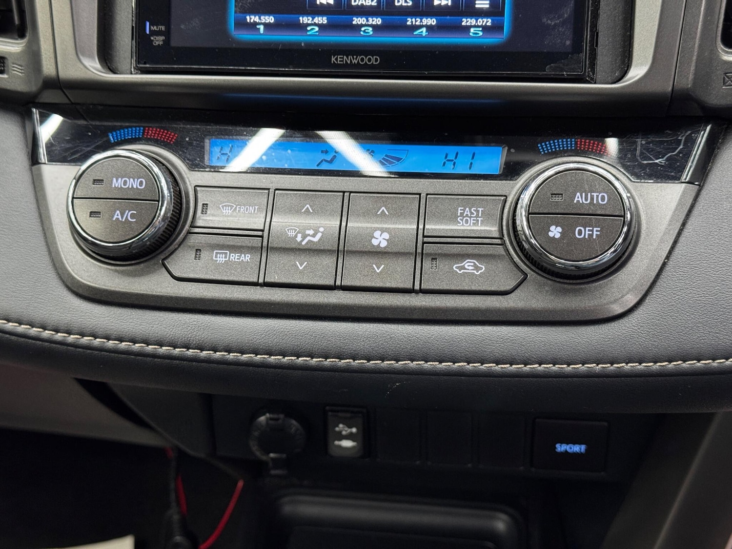 Used Toyota RAV4 2015 for sale - 78047522: Photo 24