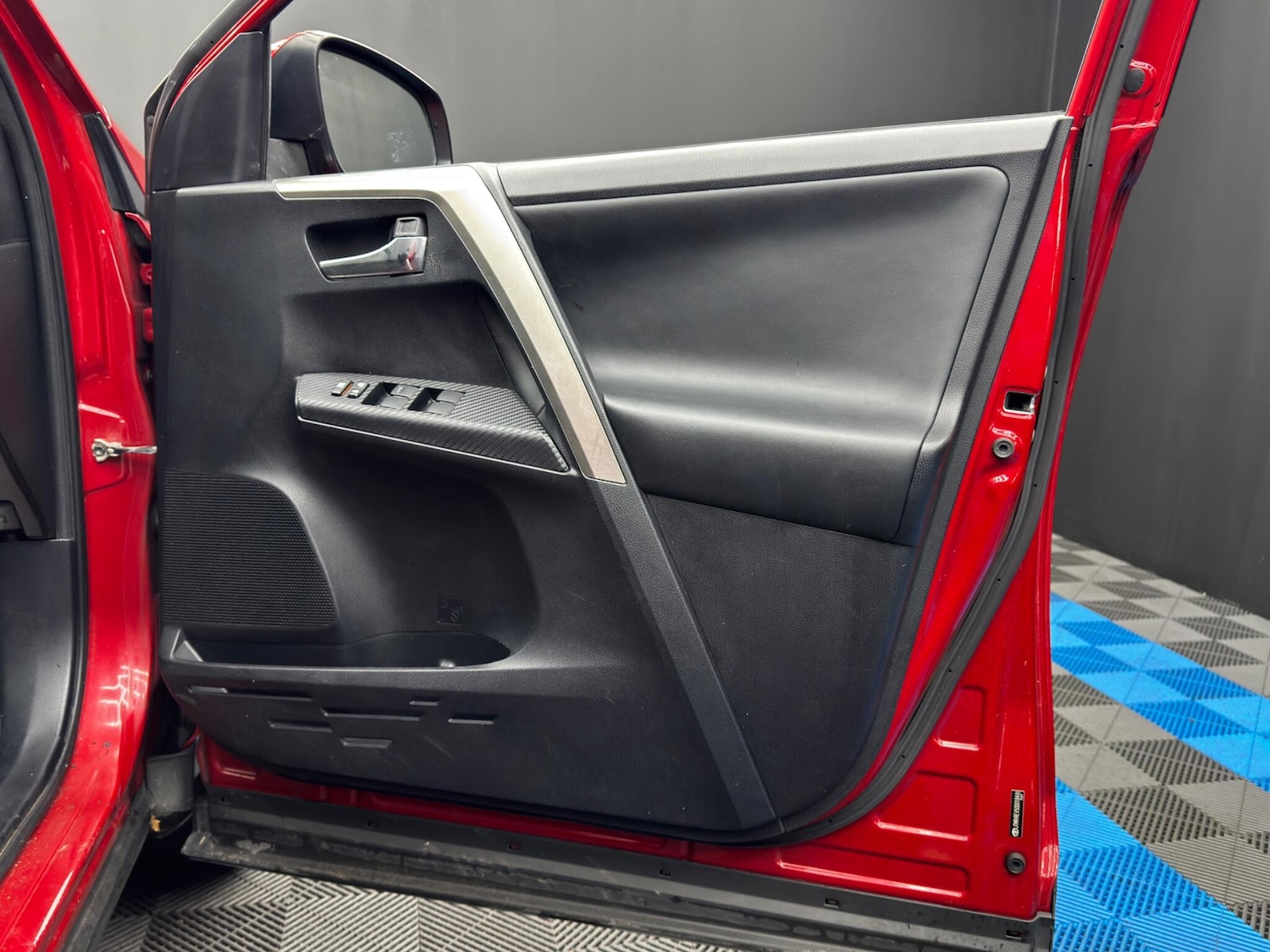 Used Toyota RAV4 2015 for sale - 78047522: Photo 31