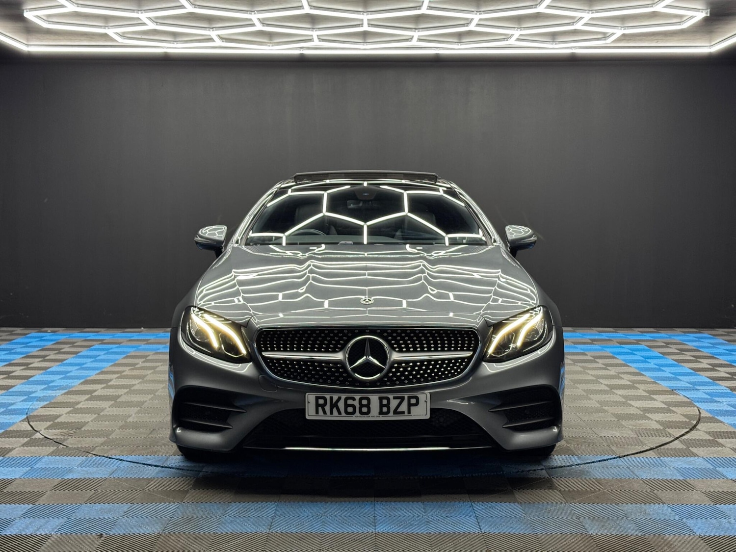 Used Mercedes-Benz E Class 2018 for sale - 77993942: Photo 2