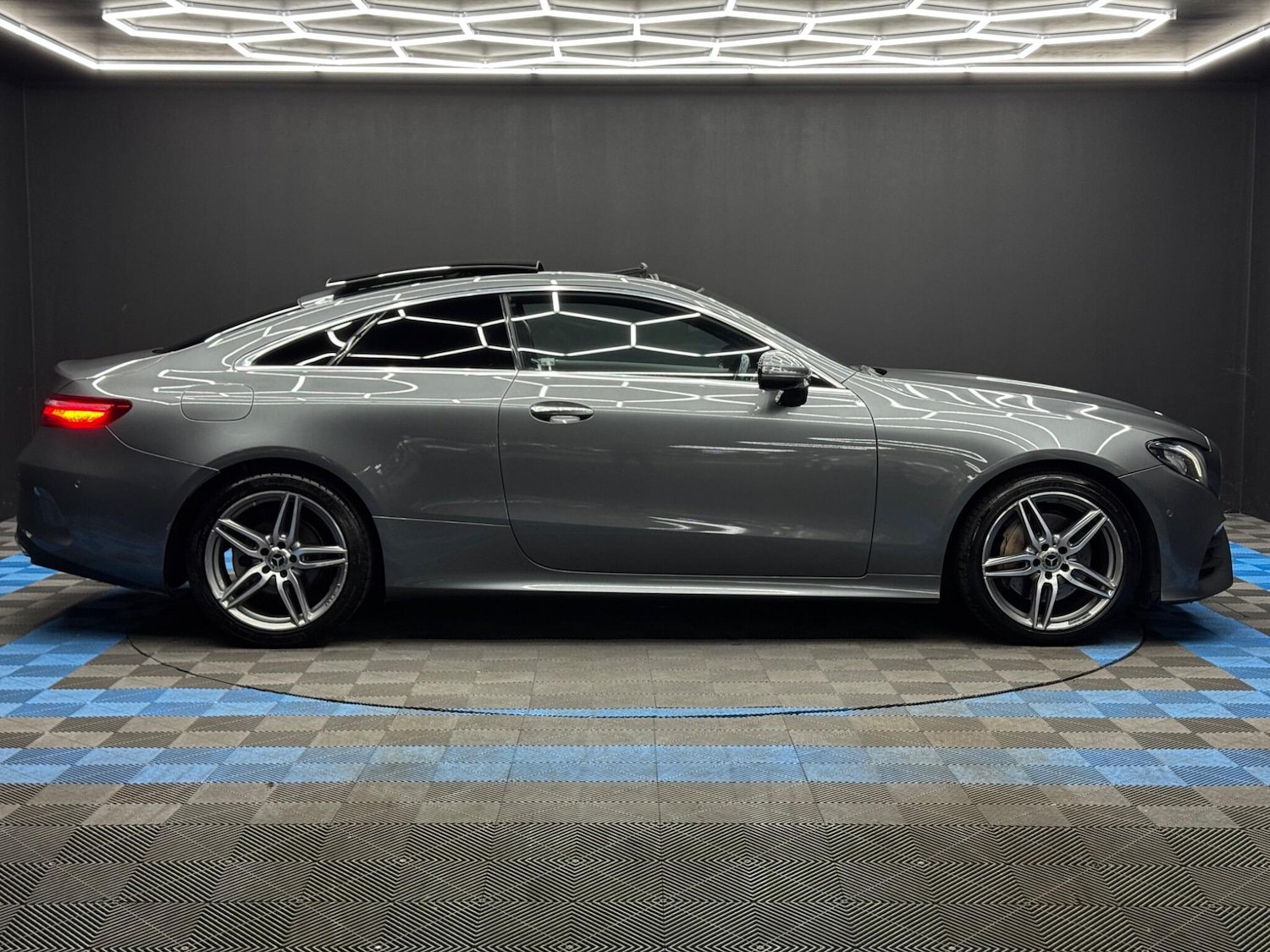 Used Mercedes-Benz E Class 2018 for sale - 77993942: Photo 4