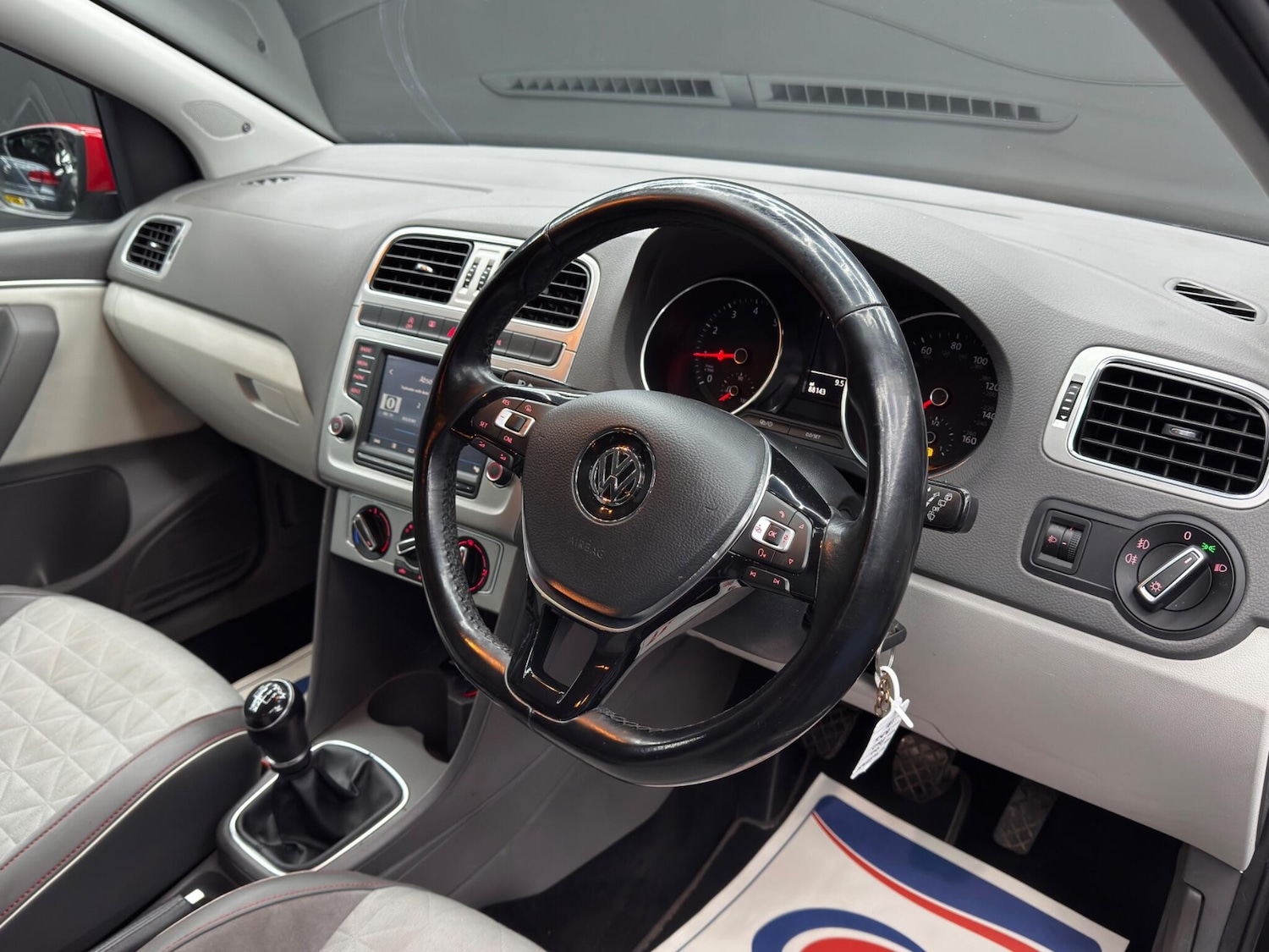 Used Volkswagen Polo 2017 for sale - 77230190: Photo 9