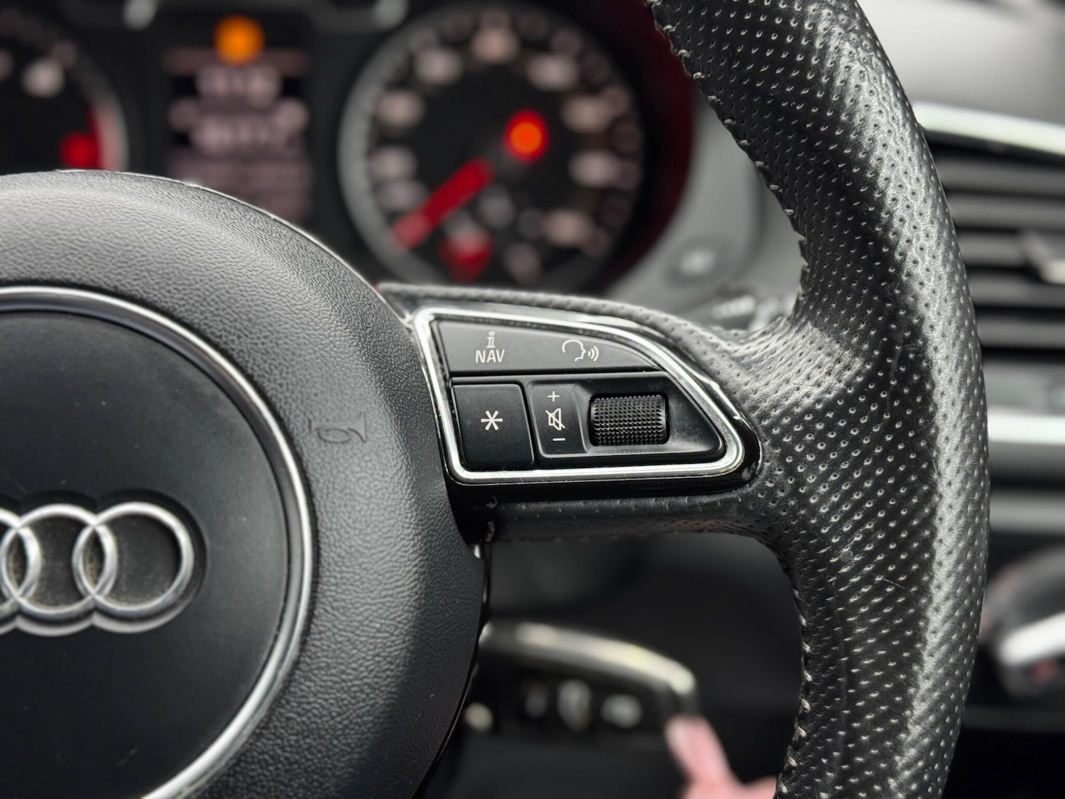 Used Audi Q3 2013 for sale - 76645359: Photo 21