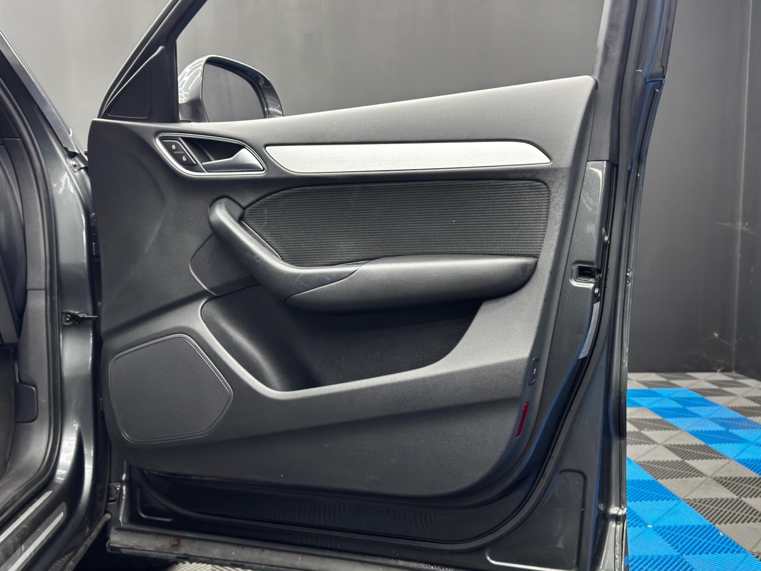 Used Audi Q3 2013 for sale - 76645359: Photo 38