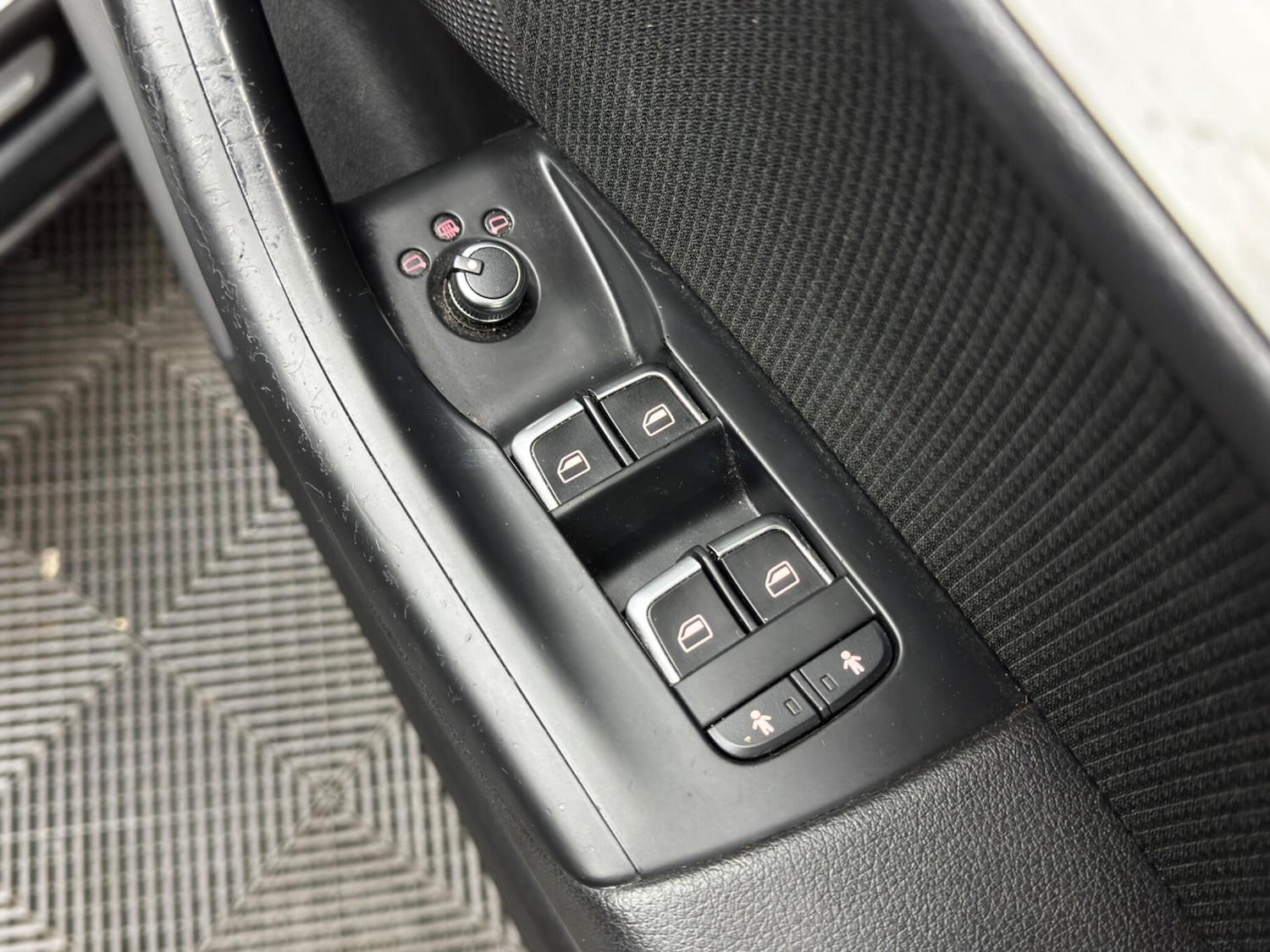 Used Audi Q3 2013 for sale - 76645359: Photo 40