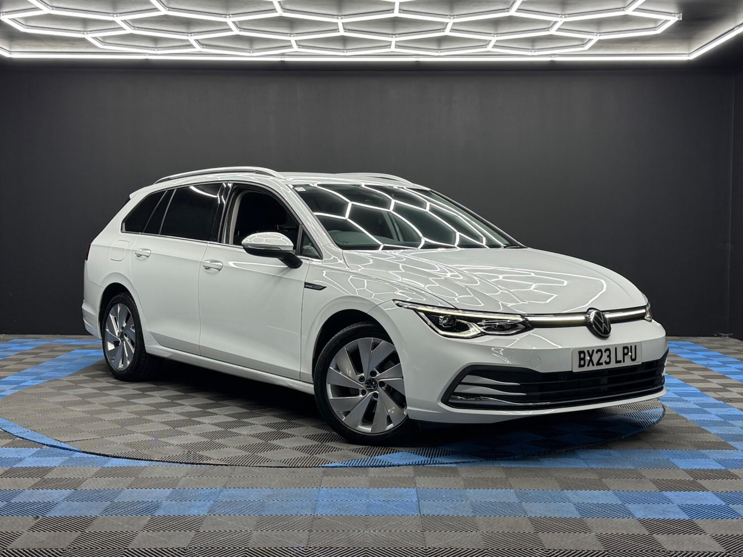 Used Volkswagen Golf 2024 for sale - 76085214: Photo 1