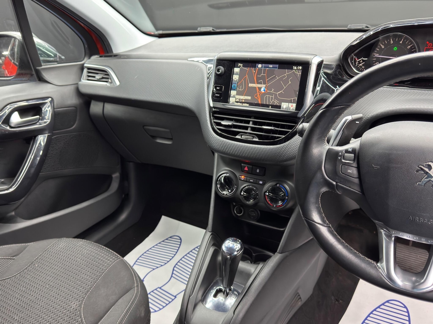 Used Peugeot 208 2016 for sale - 76942410: Photo 24