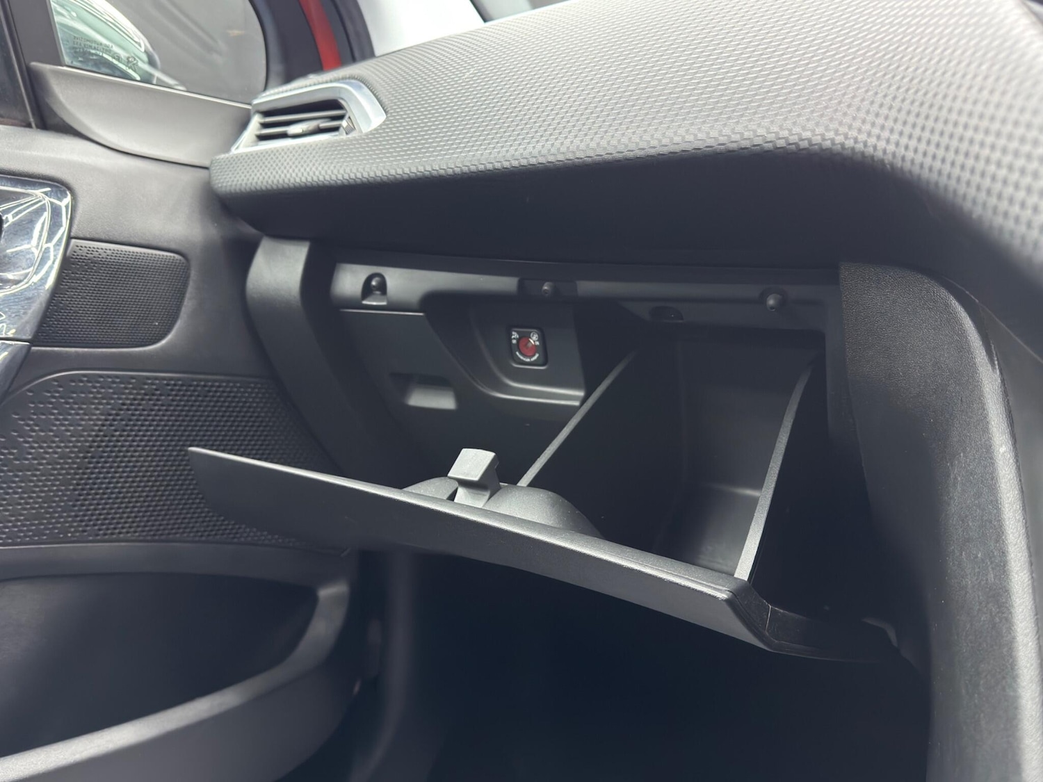 Used Peugeot 208 2016 for sale - 76942410: Photo 35