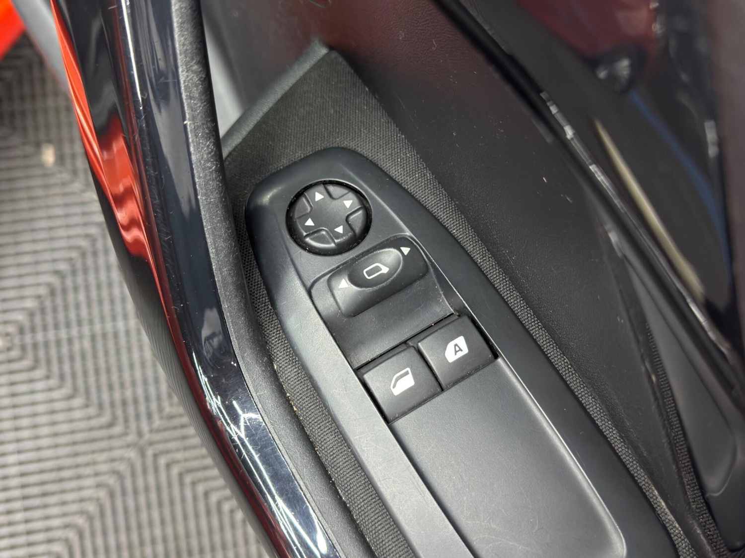 Used Peugeot 208 2016 for sale - 76942410: Photo 38